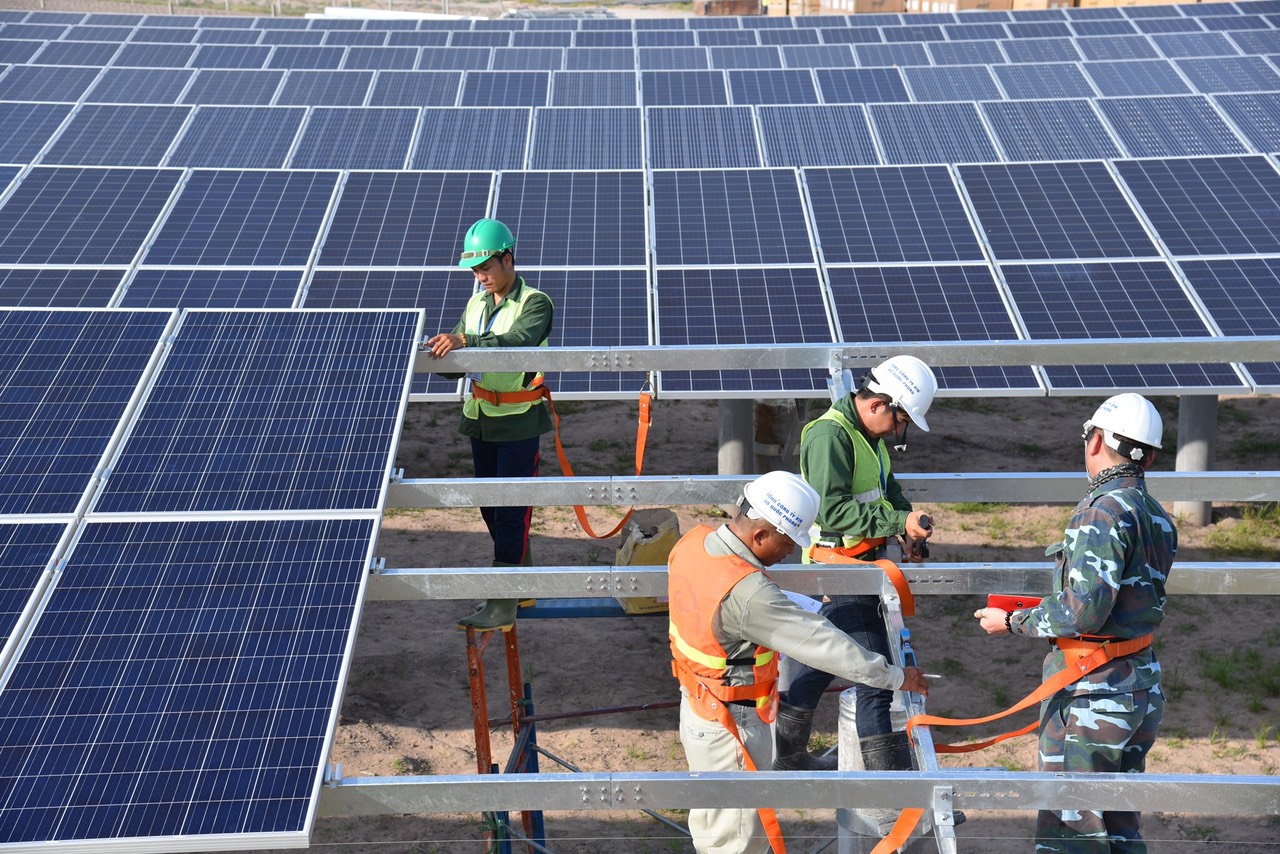 Lắp đặt hệ thống năng lượng điện mặt trời tại Bình Phước 